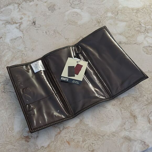 NWT Roots Vinyl Urban Carry All - Picture 6 of 12